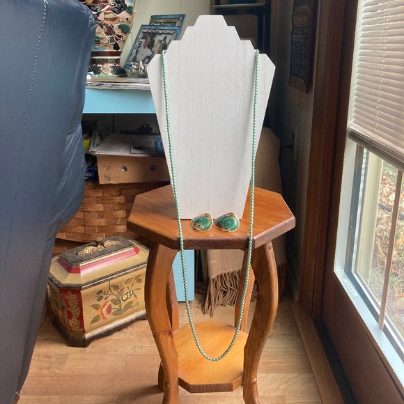 Green Necklace + Vintage Earrings Set - Picture 6 of 11